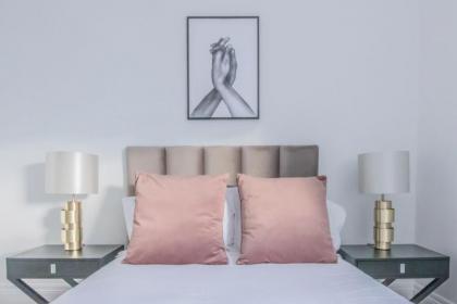 Royal Kensington - Premium 3 bed - image 20