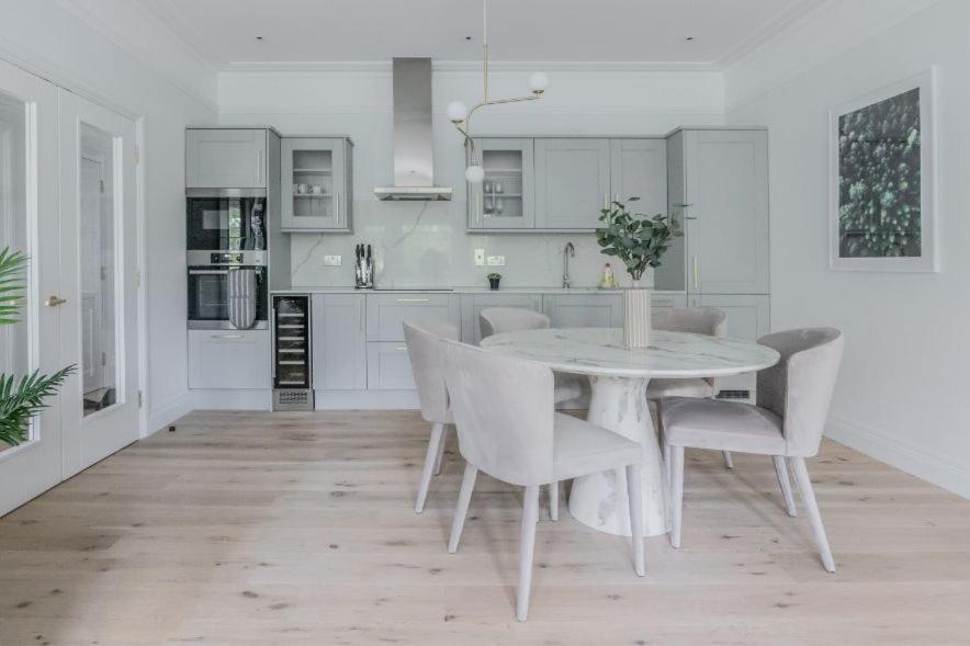 Royal Kensington - Premium 3 bed - image 4