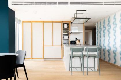 The Stratford Escape - Modern & Bright 2BDR Loft with Amazing Views - image 2