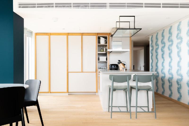 The Stratford Escape - Modern & Bright 2BDR Loft with Amazing Views - image 2