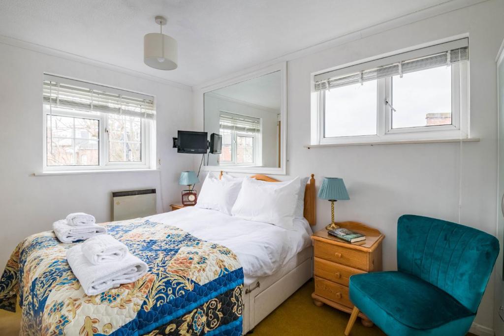 Exclusive Home in Acton by UnderTheDoormat - main image