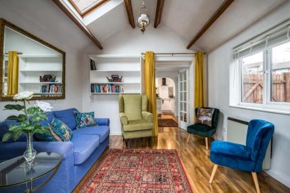 Exclusive Home in Acton by UnderTheDoormat - image 11