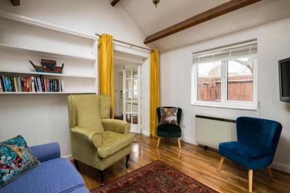 Exclusive Home in Acton by UnderTheDoormat - image 12