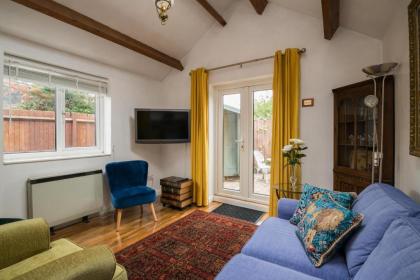Exclusive Home in Acton by UnderTheDoormat - image 14