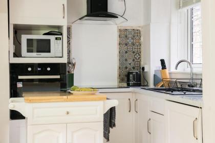 Exclusive Home in Acton by UnderTheDoormat - image 19