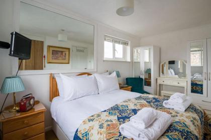 Exclusive Home in Acton by UnderTheDoormat - image 7