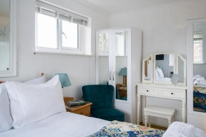 Exclusive Home in Acton by UnderTheDoormat - image 9
