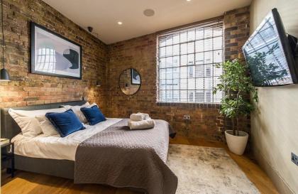 Stunning two bed stones throw to  Oxford Street