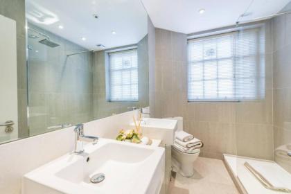 Luxurious 3-Bed Apartment in London - image 15