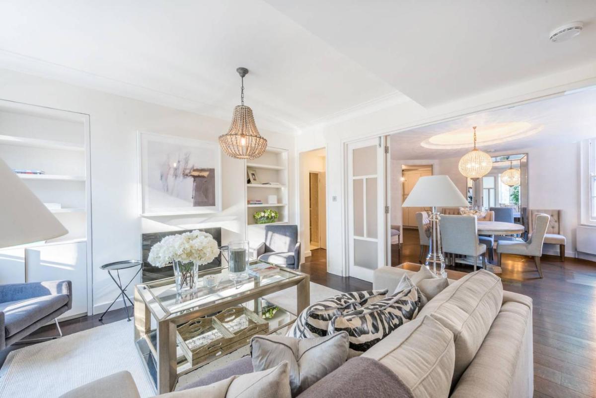 Luxurious 3-Bed Apartment in London - image 7