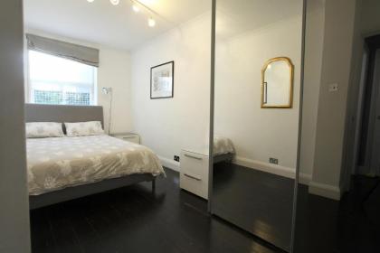 Walk to Notting Hill /Paddington 1 B/R with patio - image 9