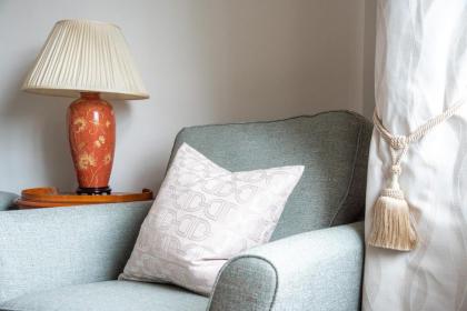 Stylish Art Deco 1 bedroom in West London - image 14