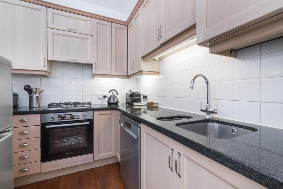 1BR Duplex apartment 10 min from Regents Park - image 6