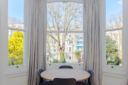 Modern & Spacious 1 Bedroom Apartment in London - image 15
