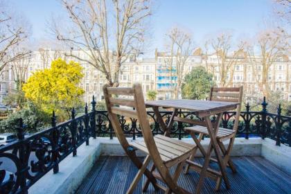 Modern & Spacious 1 Bedroom Apartment in London - image 2