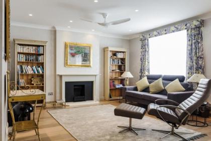 Beautiful 2 Bedroom 2 Bath Flat in South Kensington 