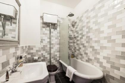 Elegant Airy 2 Bedroom Flat in Paddington - image 21