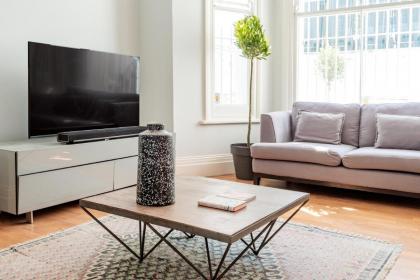 Stunning Home near Earl's Court by UndertheDoormat - image 12