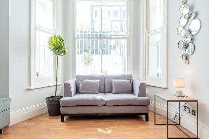 Stunning Home near Earl's Court by UndertheDoormat - image 13