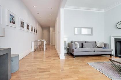 Stunning Home near Earl's Court by UndertheDoormat - image 15