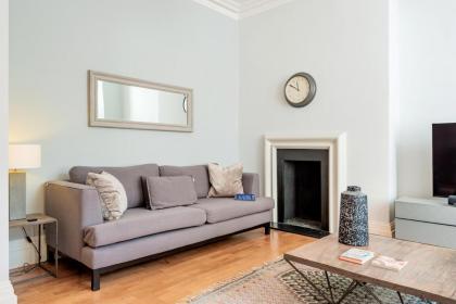 Stunning Home near Earl's Court by UndertheDoormat - image 16