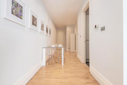 Stunning Home near Earl's Court by UndertheDoormat - image 17