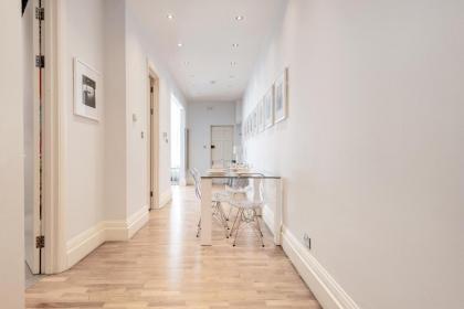 Stunning Home near Earl's Court by UndertheDoormat - image 18