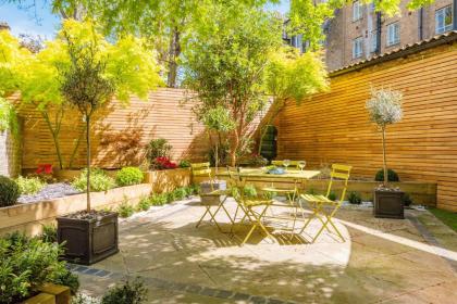 Stunning Home near Earl's Court by UndertheDoormat - image 2