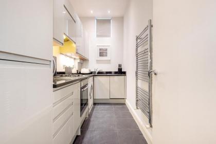 Stunning Home near Earl's Court by UndertheDoormat - image 20