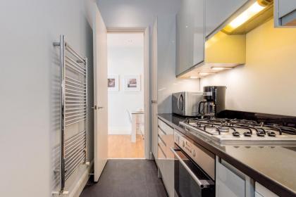 Stunning Home near Earl's Court by UndertheDoormat - image 21