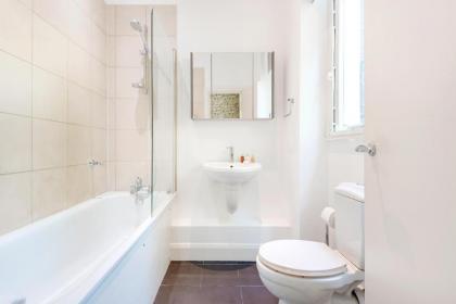 Stunning Home near Earl's Court by UndertheDoormat - image 22