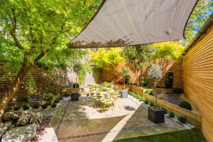 Stunning Home near Earl's Court by UndertheDoormat - image 29