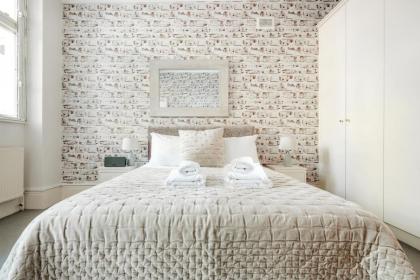 Stunning Home near Earl's Court by UndertheDoormat - image 7
