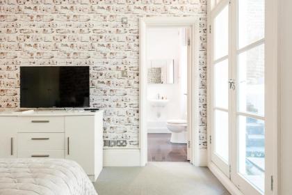 Stunning Home near Earl's Court by UndertheDoormat - image 9