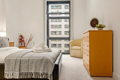 South Quay Apartments Canary Wharf - image 24