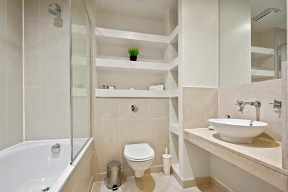 South Quay Apartments Canary Wharf - image 25