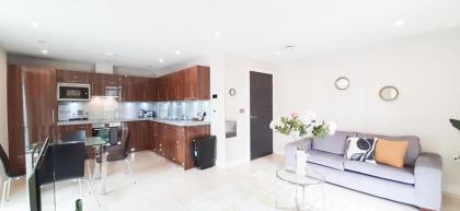 Two Bed Serviced Apt in Old Street - image 13