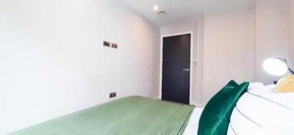 Two Bed Serviced Apt in Old Street - image 17