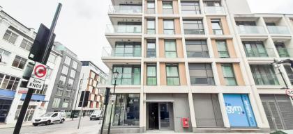 Two Bed Serviced Apt in Old Street - image 2