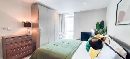 Two Bed Serviced Apt in Old Street - image 21