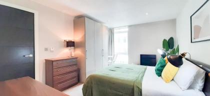Two Bed Serviced Apt in Old Street - image 22