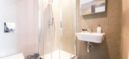 Two Bed Serviced Apt in Old Street - image 24