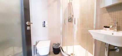 Two Bed Serviced Apt in Old Street - image 25
