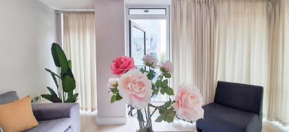Two Bed Serviced Apt in Old Street - image 3