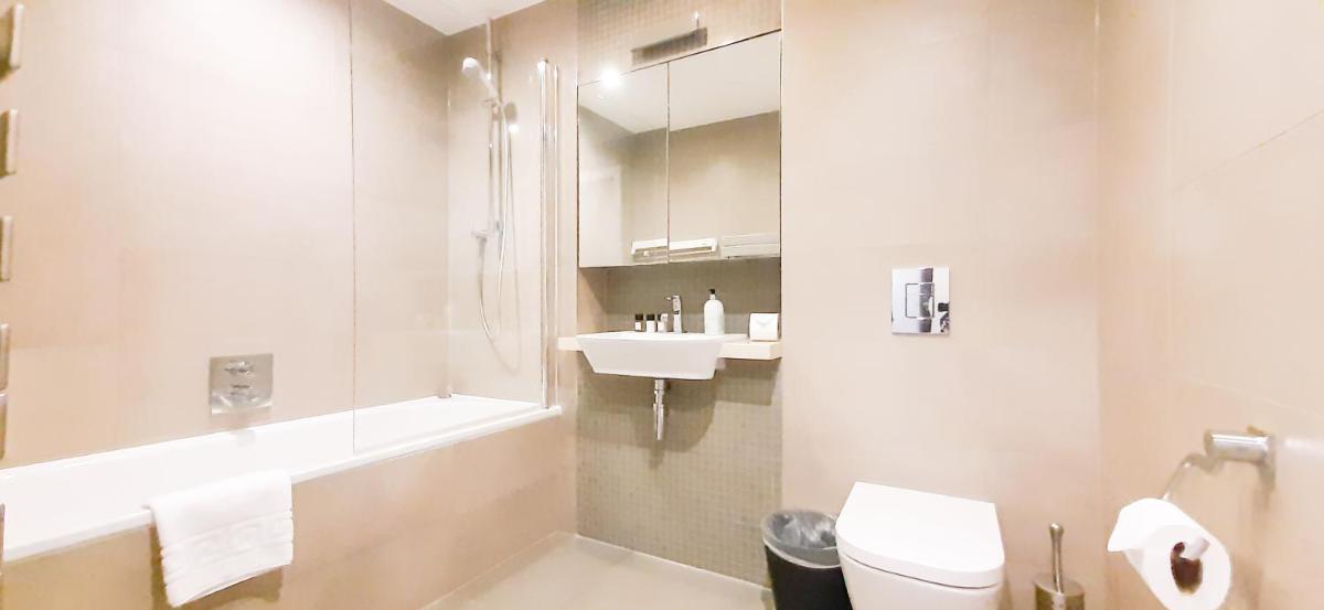 Two Bed Serviced Apt in Old Street - image 7