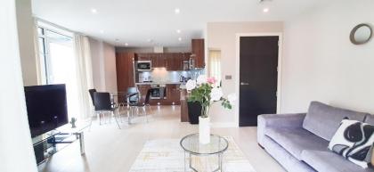 Two Bed Serviced Apt in Old Street - image 8