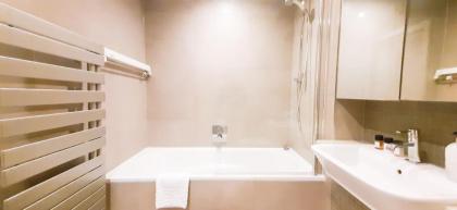 Two Bed Serviced Apt in Old Street - image 9