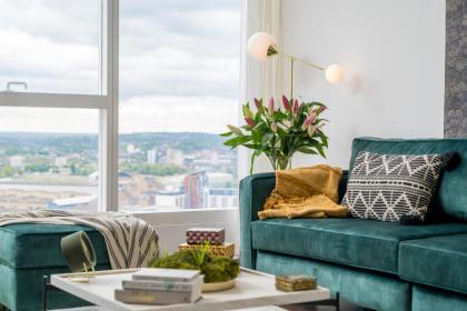 Luxurious Spacious 2Bed Flat in Canary Wharf w/views of River Thames - image 12