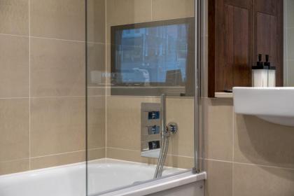 Luxurious Spacious 2Bed Flat in Canary Wharf w/views of River Thames - image 19