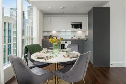 Luxurious Spacious 2Bed Flat in Canary Wharf w/views of River Thames - image 5